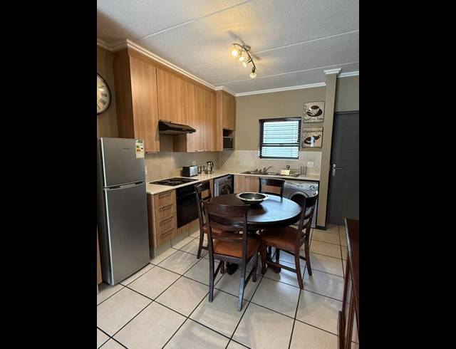 2 BEDROOM APARTMENT FOR SALE IN BRYANSTON
